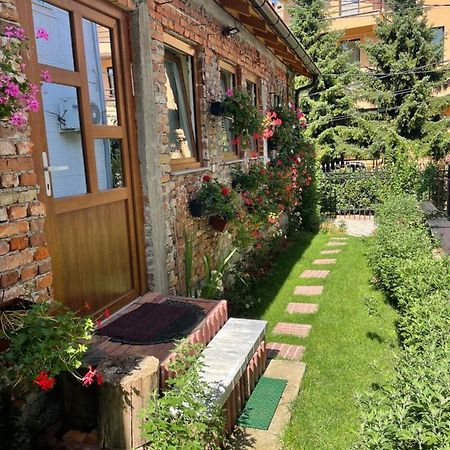 Flower House In The City Center! Pristina Exterior photo